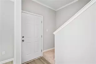 2826 Laurel Ridge Cir, East Point, GA 30344 - Photo 4