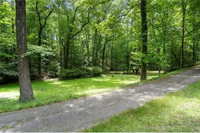 1340 W Garmon Road, Sandy Springs, GA 30327 - Photo 12
