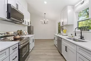 2490 Stoney Brook Ln NE, Marietta, GA 30062 - Photo 6