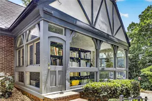 806 Kinloch St NW, Atlanta, GA 30327 - Photo 4