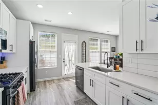 5301 Paramount View Way, Sugar Hill, GA 30518 - Photo 12