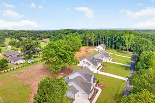 8135 Heardsville Ct, Cumming, GA 30028 - Photo 4