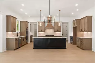 418 Lanesborough Dr, Marietta, GA 30064 - Photo 2