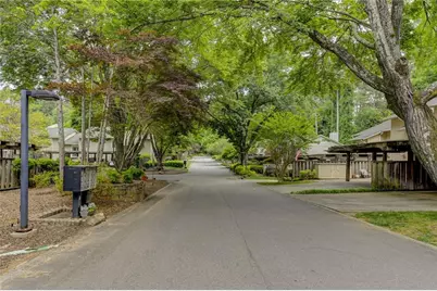 2075 Clairmeade Valley Road NE, Atlanta, GA 30329 - Photo 24
