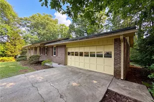 4402 N Shore Ln, Norcross, GA 30093 - Photo 2