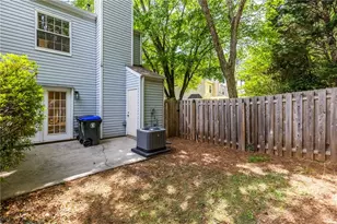 2883 Dresden Square Dr, Atlanta, GA 30341 - Photo 38