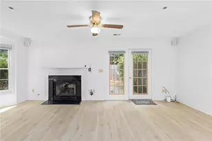 2883 Dresden Square Dr, Atlanta, GA 30341 - Photo 22