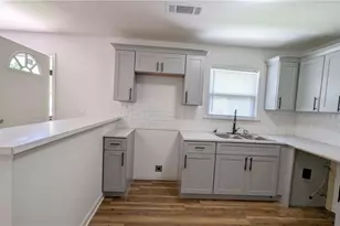 3283 Pebble Dr, Atlanta, GA 30344 - Photo 8