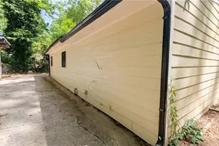 3283 Pebble Dr, Atlanta, GA 30344 - Photo 22
