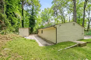 3283 Pebble Dr, Atlanta, GA 30344 - Photo 20
