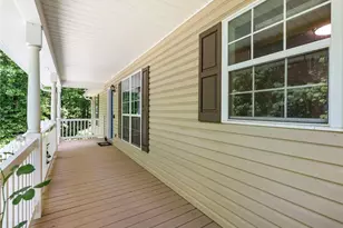 376 Thornwood Cir, Mount Airy, GA 30563 - Photo 2
