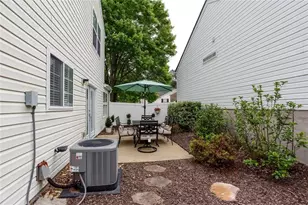 126 W Oaks Pl, Woodstock, GA 30188 - Photo 22