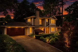 4374 Peachtree Dunwoody Rd NE, Atlanta, GA 30342 - Photo 2