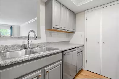 2031 Chastain Park Court NE, Atlanta, GA 30342 - Photo 8