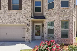 684 Lakehaven Ln, Loganville, GA 30052 - Photo 2