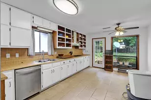 5025 Stoney Point Cir, Stone Mountain, GA 30088 - Photo 2