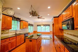 4459 N Gate Dr, Gainesville, GA 30506 - Photo 4