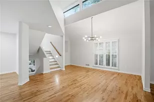 10210 Kinross Rd, Roswell, GA 30076 - Photo 12