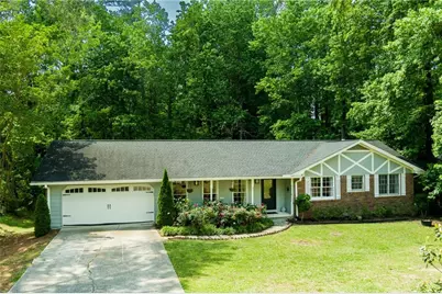 5637 Pinedale Circle, Buford, GA 30518 - Photo 2