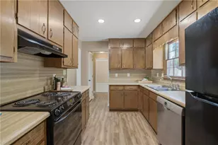 2526 Ashworth Lake Rd, Snellville, GA 30078 - Photo 6