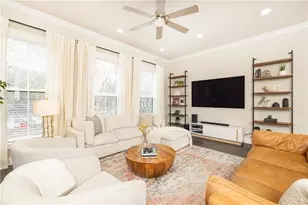 1815 La Dawn Ln NW, Atlanta, GA 30318 - Photo 2