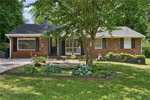 2530 Rolling View Dr SE, Smyrna, GA 30080 - Photo 2