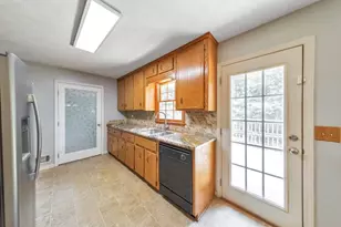 623 Peachtree Dr SE, White, GA 30184 - Photo 10