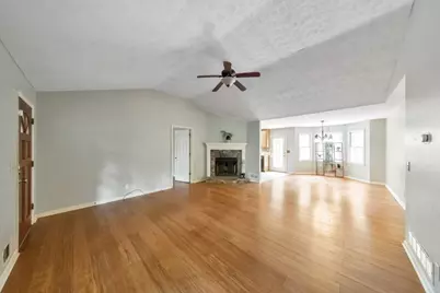 623 Peachtree Drive SE, White, GA 30184 - Photo 4
