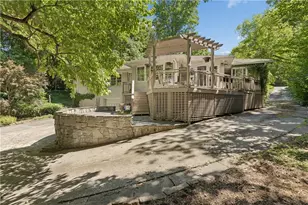 4590 Dudley Ln, Atlanta, GA 30327 - Photo 48