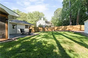 1677 Rochelle Dr, Dunwoody, GA 30338 - Photo 30