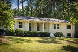 1677 Rochelle Dr, Dunwoody, GA 30338 - Photo 2