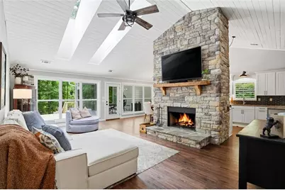 8915 Bay View Court, Gainesville, GA 30506 - Photo 2