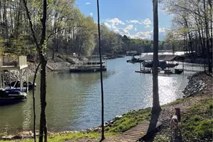 8915 Bayview Ct, Gainesville, GA 30506 - Photo 2