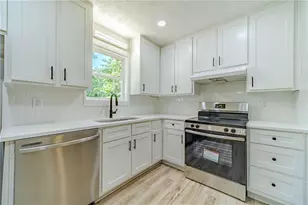 1351 Sommerset Dr, Lawrenceville, GA 30043 - Photo 16