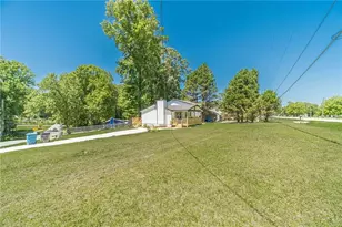 1351 Sommerset Dr, Lawrenceville, GA 30043 - Photo 4