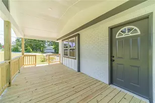 1351 Sommerset Dr, Lawrenceville, GA 30043 - Photo 8