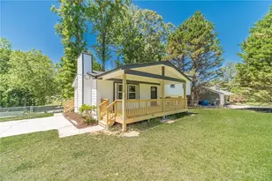 1351 Sommerset Dr, Lawrenceville, GA 30043 - Photo 2
