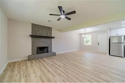 1351 Sommerset Drive, Lawrenceville, GA 30043 - Photo 10