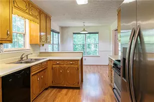 6715 Dogwood Point Ln, Tucker, GA 30084 - Photo 12