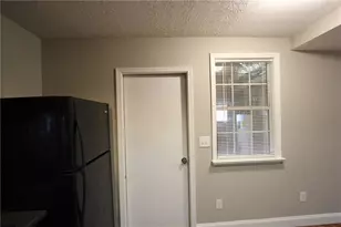 818 Springlake Rd, Lawrenceville, GA 30045 - Photo 14