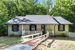 1029 Woodlawn Dr, Cleveland, GA 30528 - Photo 1