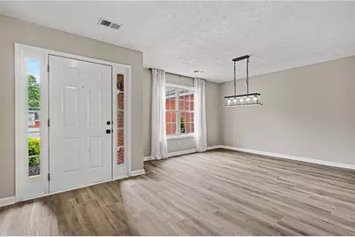 5316 Valley Forest Way, Flowery Branch, GA 30542 - Photo 4