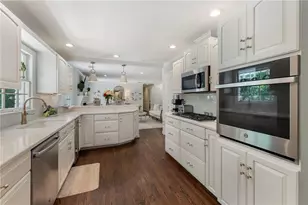 4770 Chatworth Ct, Atlanta, GA 30342 - Photo 10