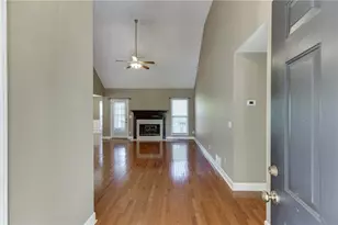 5972 River Oaks Dr, Flowery Branch, GA 30542 - Photo 4