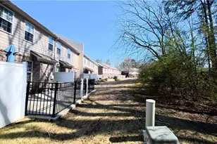 3192 Brockenhurst Dr, Buford, GA 30519 - Photo 44