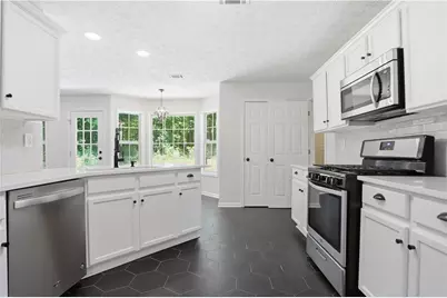 7318 Coral Lake Drive, Flowery Branch, GA 30542 - Photo 8