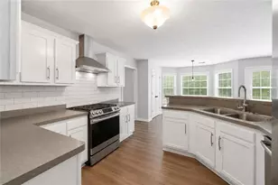 322 Lochmill Ct, Loganville, GA 30052 - Photo 4