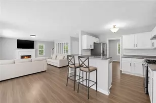 322 Lochmill Ct, Loganville, GA 30052 - Photo 2