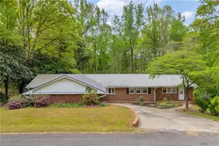 231 Honeysuckle Dr, Commerce, GA 30529 - Photo 2