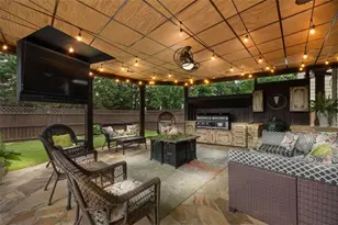 680 Warm Springs Ct, Loganville, GA 30052 - Photo 4